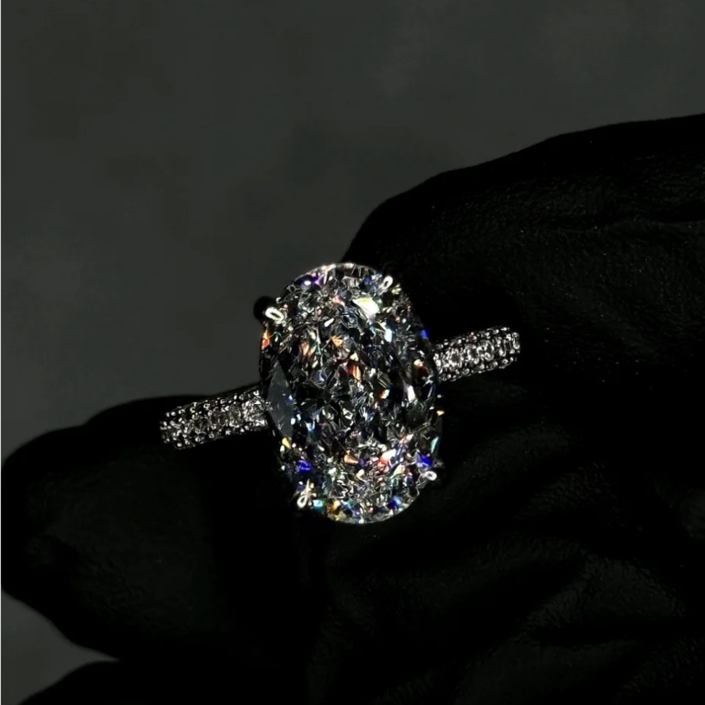 5.8 carat oval moissanite from Giorno Diamonds. Size 4.5.